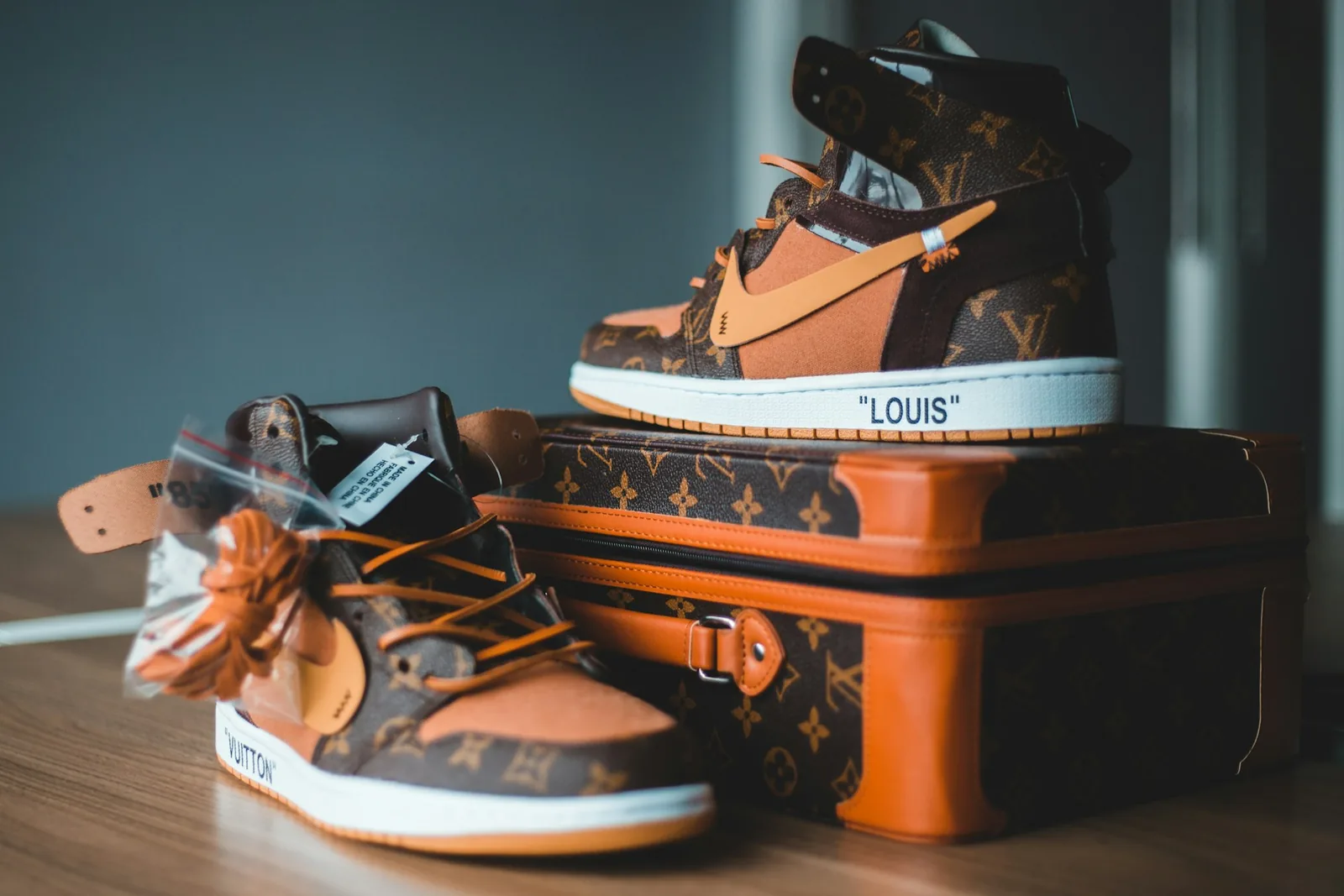 shoes on top of shoe box: How to Take Pictures of Shoes to Sell