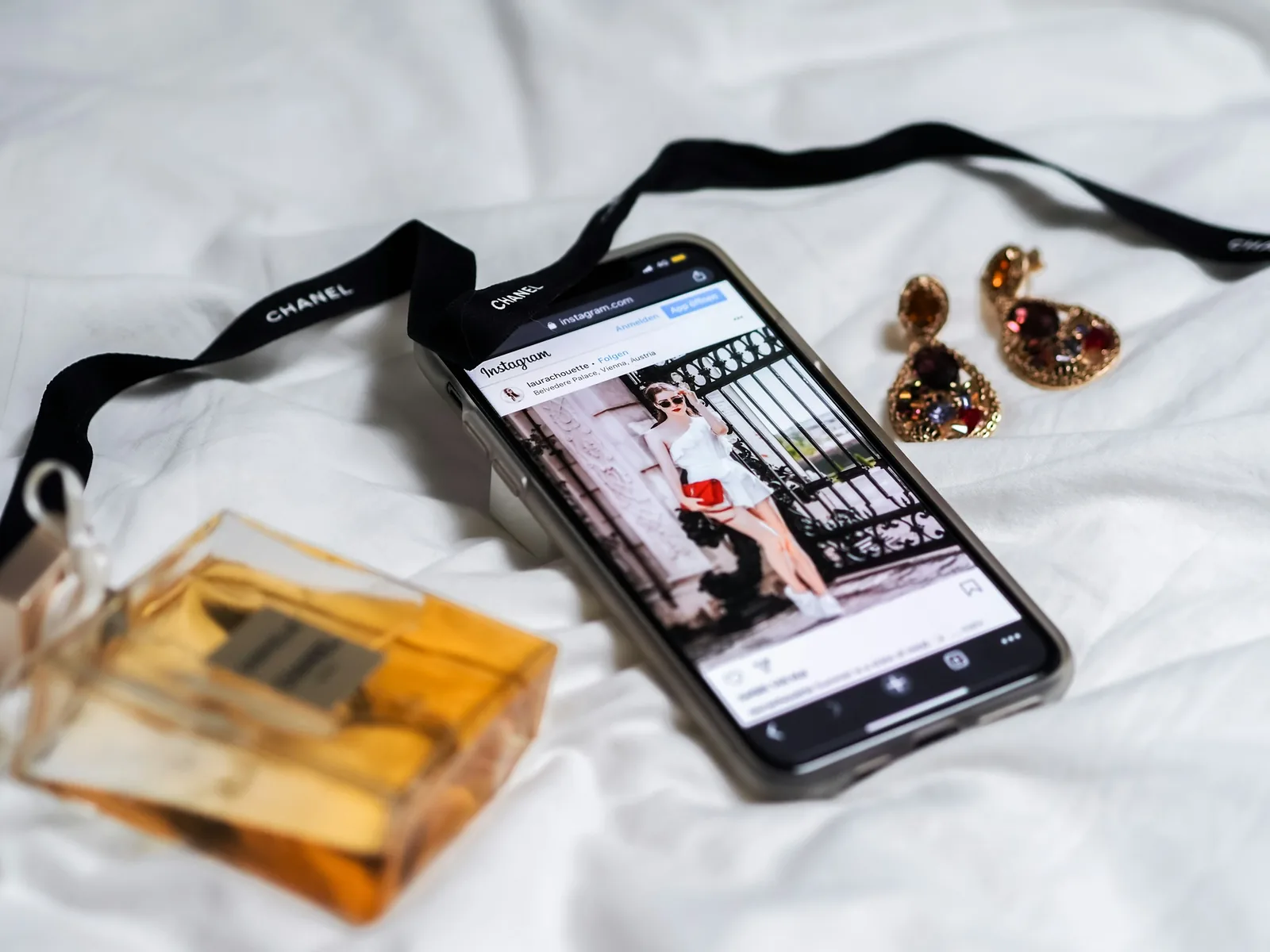 Step-by-Step Process for Taking Jewelry Photos with Your Phone