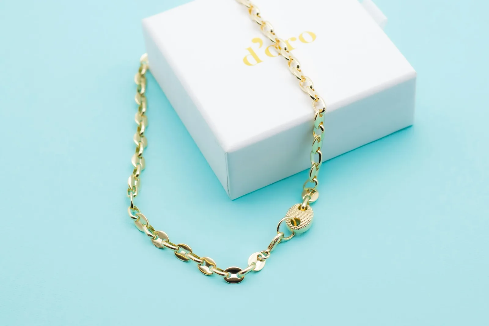 a simplistic jewelry photo - Jewelry Product Photography