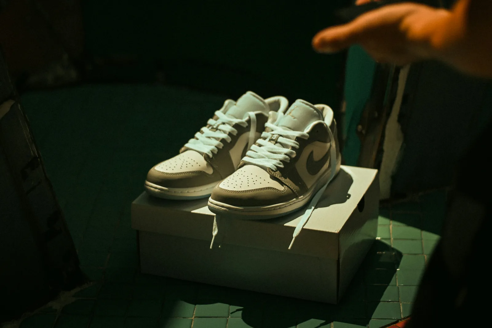 How to Take Pictures of Shoes to Sell