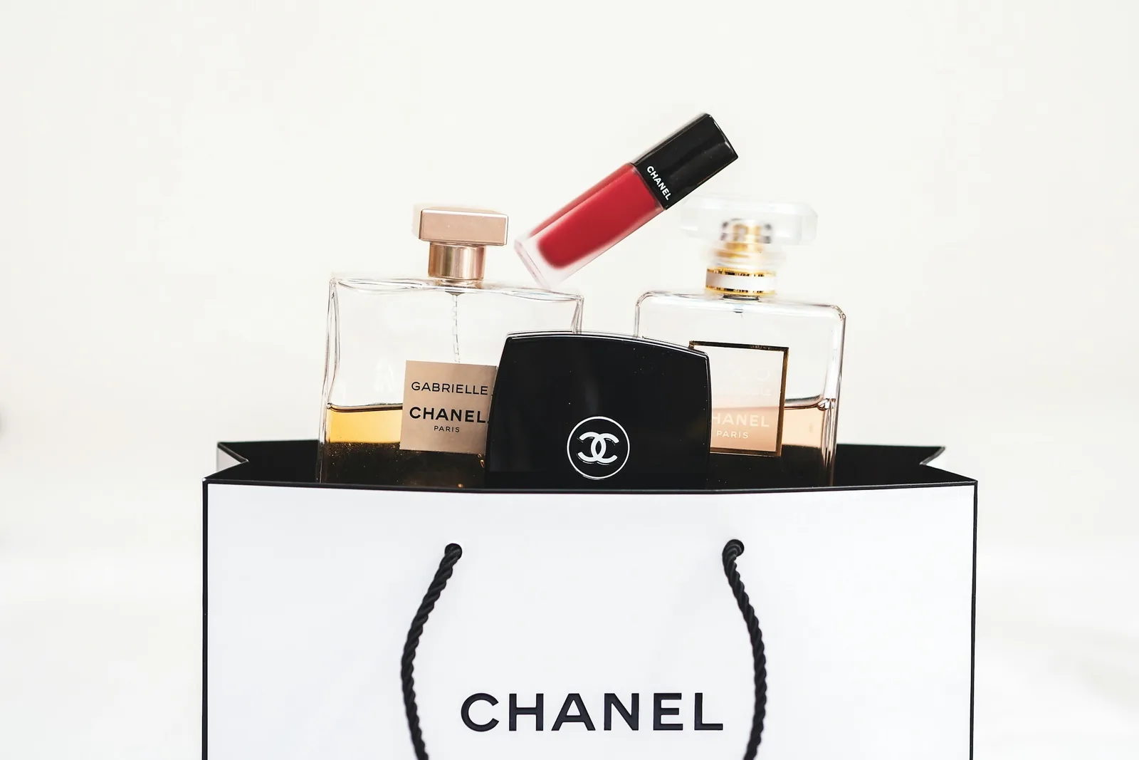 4 Use Cases for AI Product Photos in Ecommerce